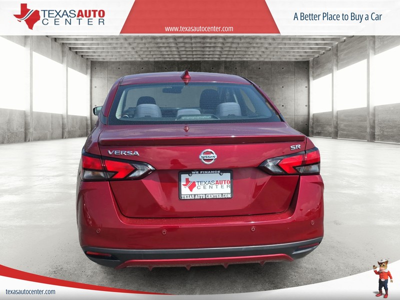 Nissan Versa Sedan Vehicle Full-screen Gallery Image 6