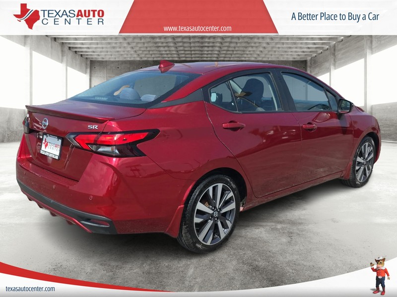 Nissan Versa Sedan Vehicle Full-screen Gallery Image 7