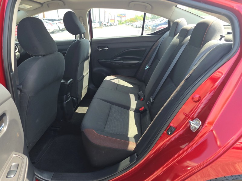 Nissan Versa Sedan Vehicle Full-screen Gallery Image 10