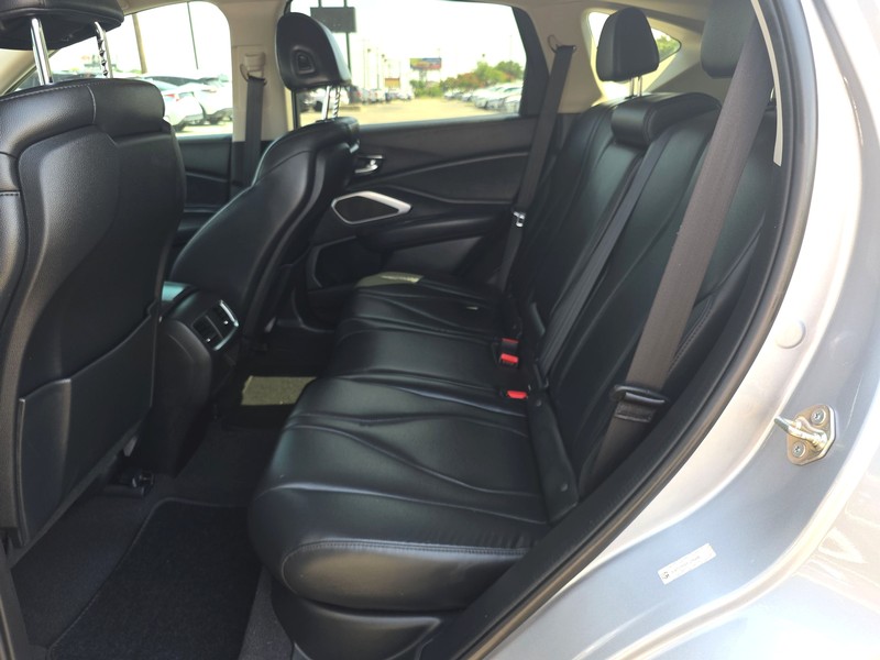 Acura RDX Vehicle Full-screen Gallery Image 10