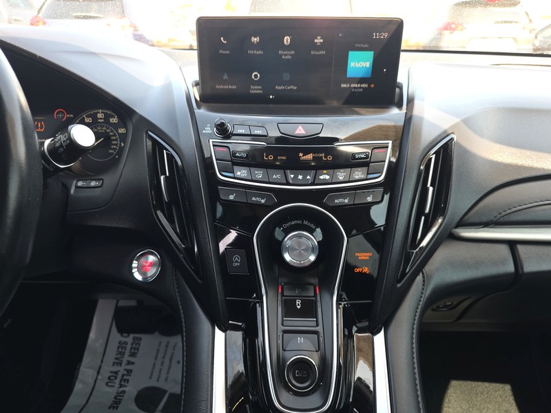 Acura RDX Vehicle Full-screen Gallery Image 12