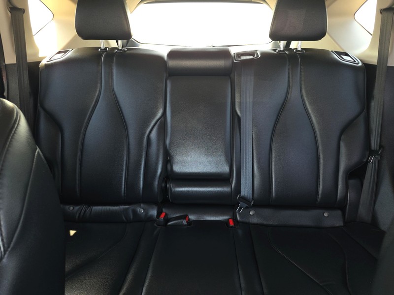Acura RDX Vehicle Full-screen Gallery Image 13