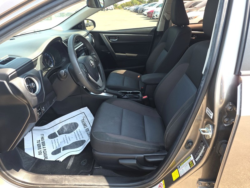 Toyota Corolla Vehicle Full-screen Gallery Image 09