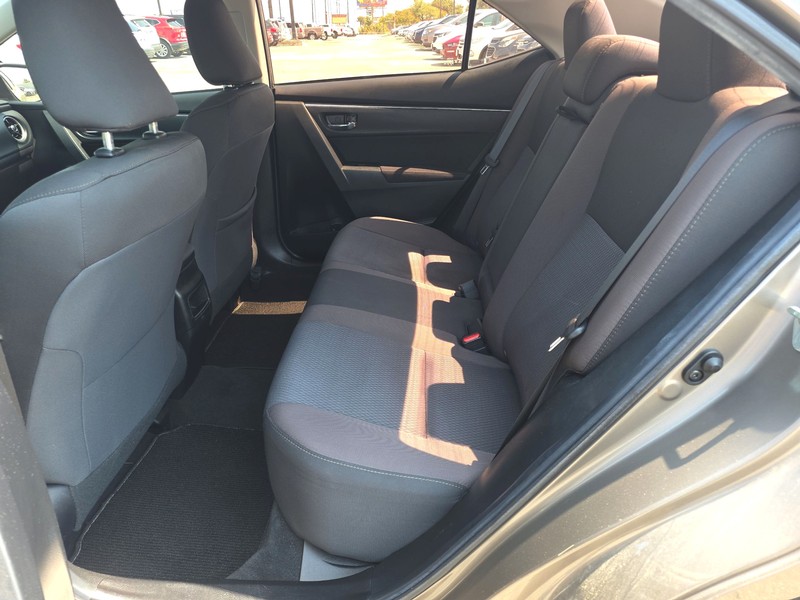 Toyota Corolla Vehicle Full-screen Gallery Image 10