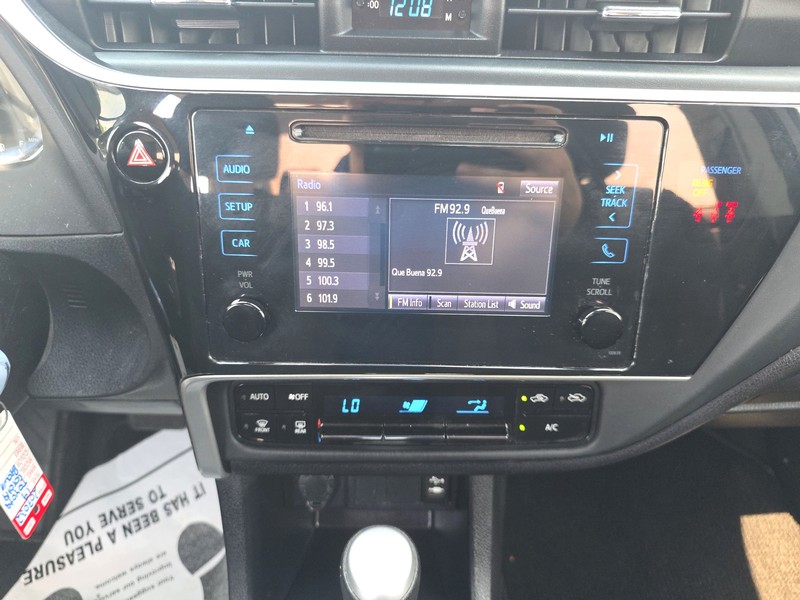 Toyota Corolla Vehicle Full-screen Gallery Image 11