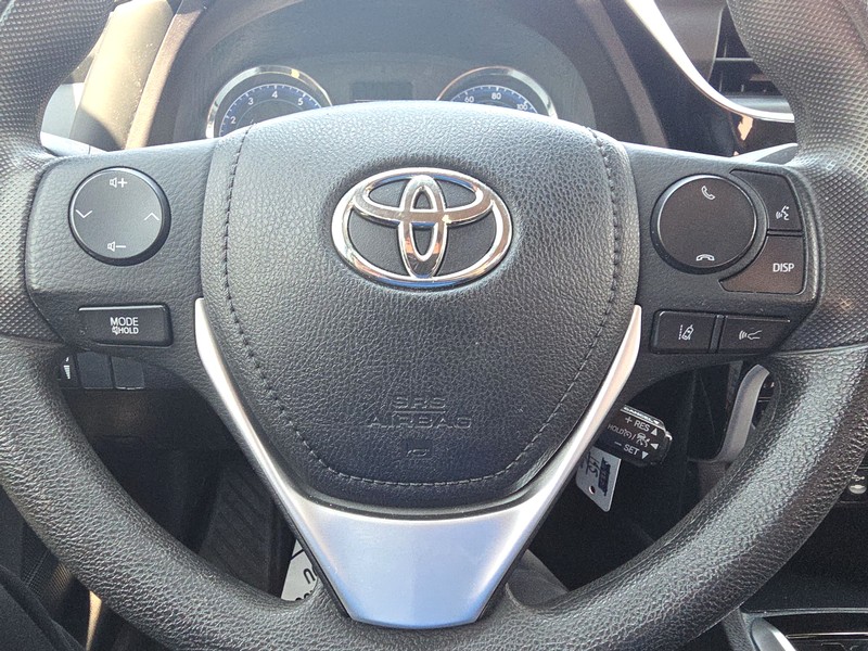 Toyota Corolla Vehicle Full-screen Gallery Image 13