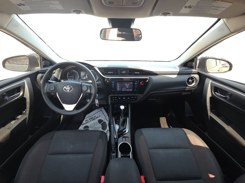 Toyota Corolla Vehicle Full-screen Gallery Image 14