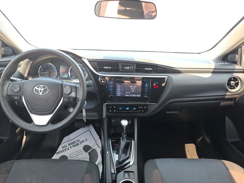 Toyota Corolla Vehicle Full-screen Gallery Image 15