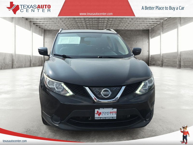 Nissan Rogue Sport Vehicle Full-screen Gallery Image 03