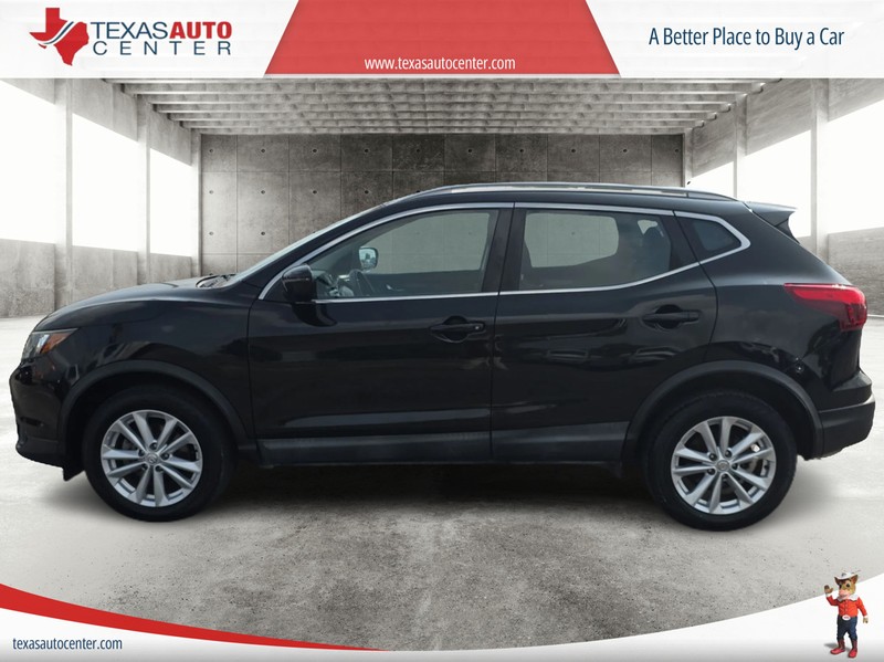 Nissan Rogue Sport Vehicle Full-screen Gallery Image 05