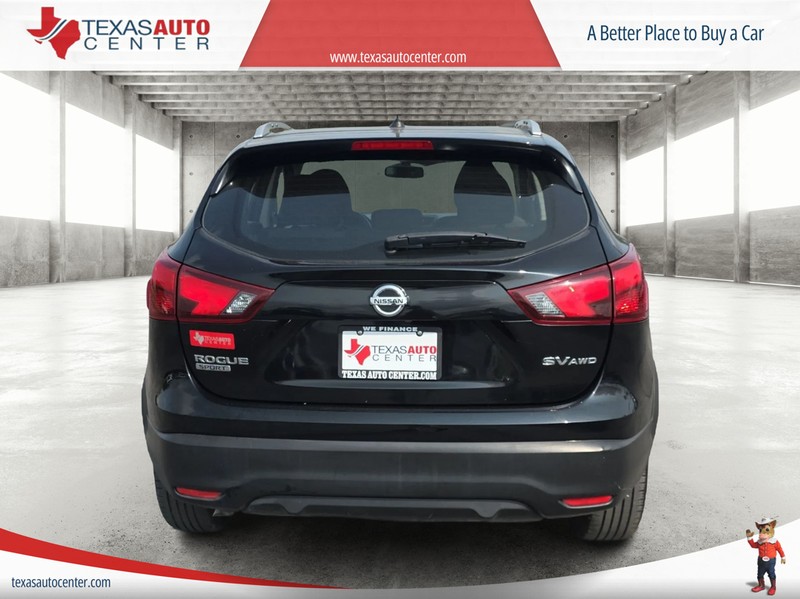 Nissan Rogue Sport Vehicle Full-screen Gallery Image 06