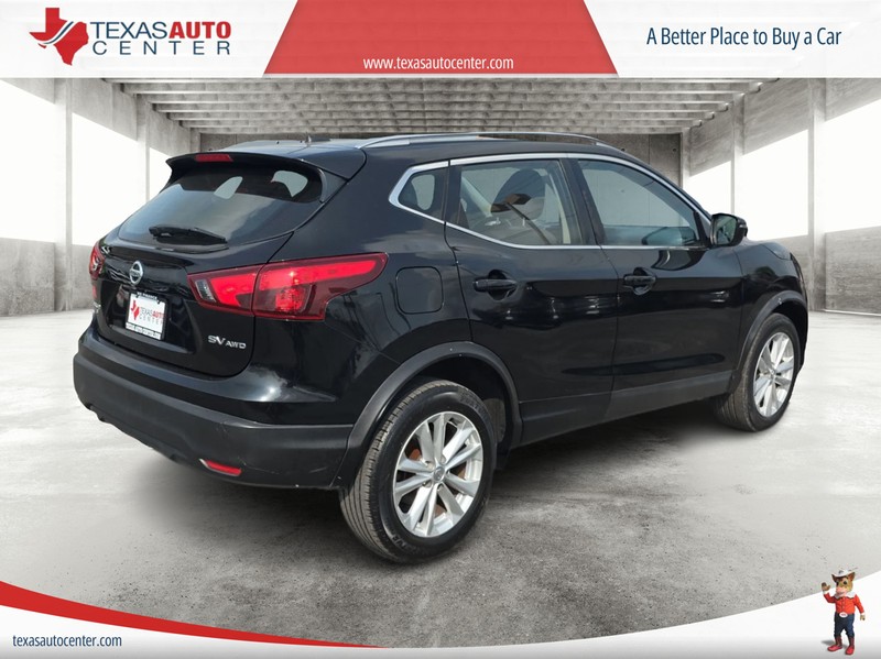 Nissan Rogue Sport Vehicle Full-screen Gallery Image 07
