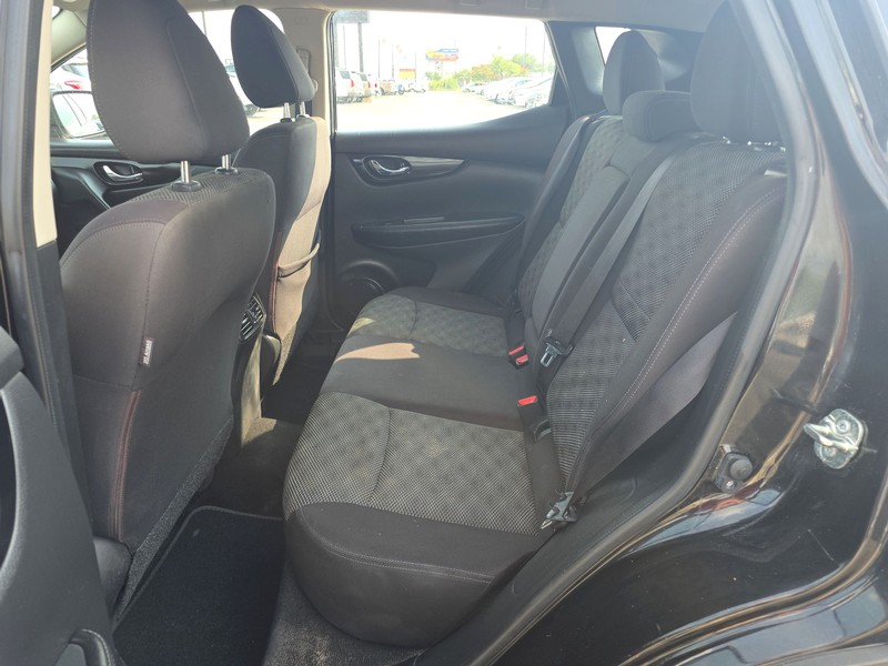 Nissan Rogue Sport Vehicle Full-screen Gallery Image 10