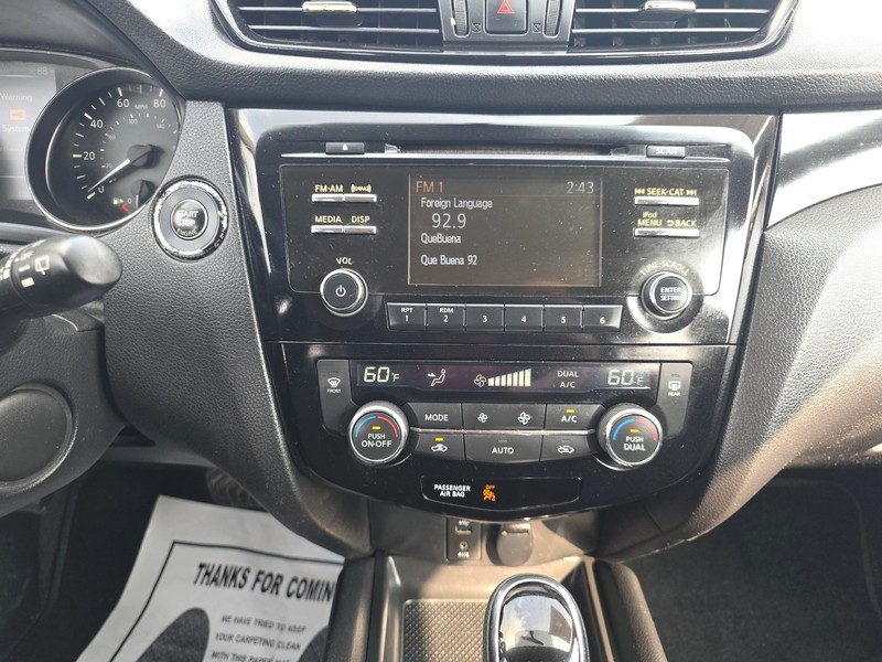 Nissan Rogue Sport Vehicle Full-screen Gallery Image 12