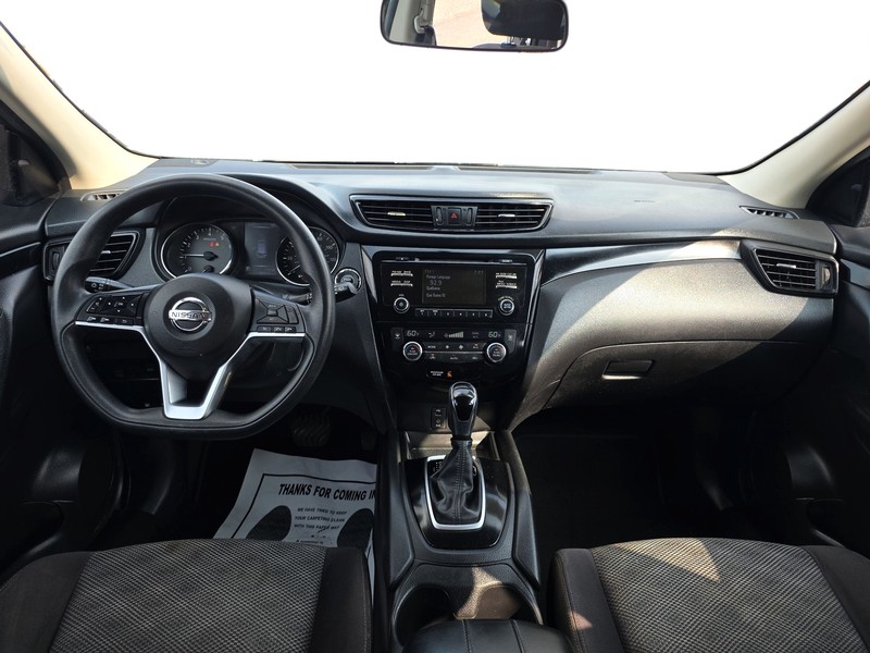 Nissan Rogue Sport Vehicle Full-screen Gallery Image 16