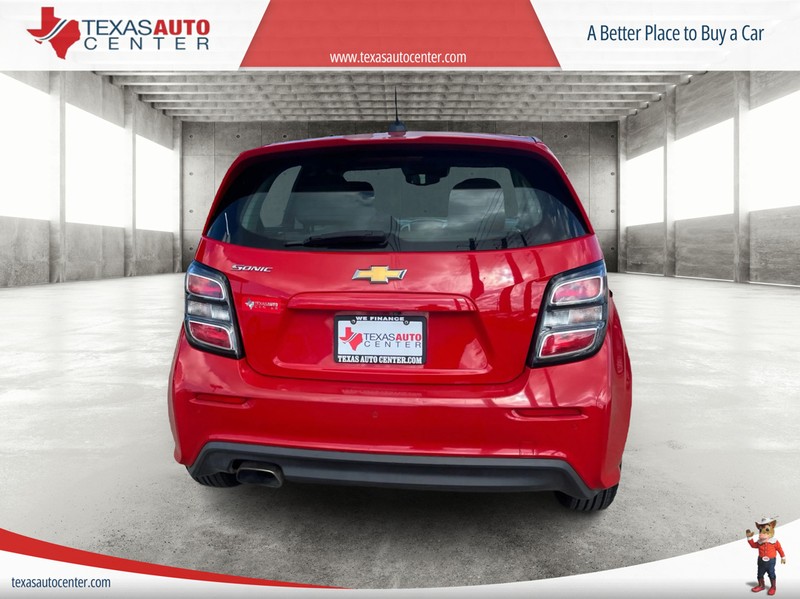 Chevrolet Sonic Vehicle Full-screen Gallery Image 5