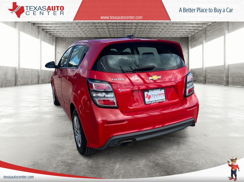Chevrolet Sonic Vehicle Full-screen Gallery Image 7