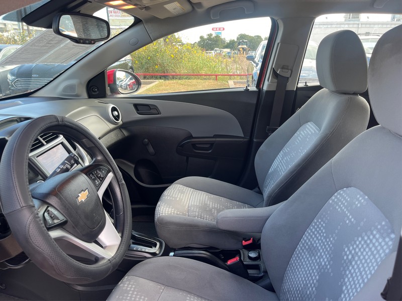Chevrolet Sonic Vehicle Full-screen Gallery Image 8
