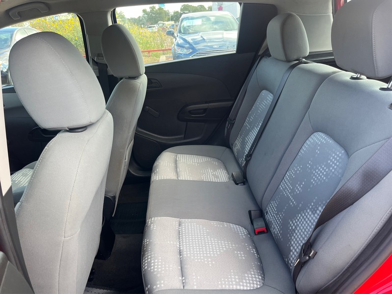 Chevrolet Sonic Vehicle Full-screen Gallery Image 9