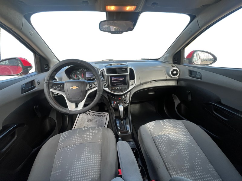 Chevrolet Sonic Vehicle Full-screen Gallery Image 15