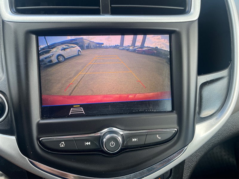 Chevrolet Sonic Vehicle Full-screen Gallery Image 16