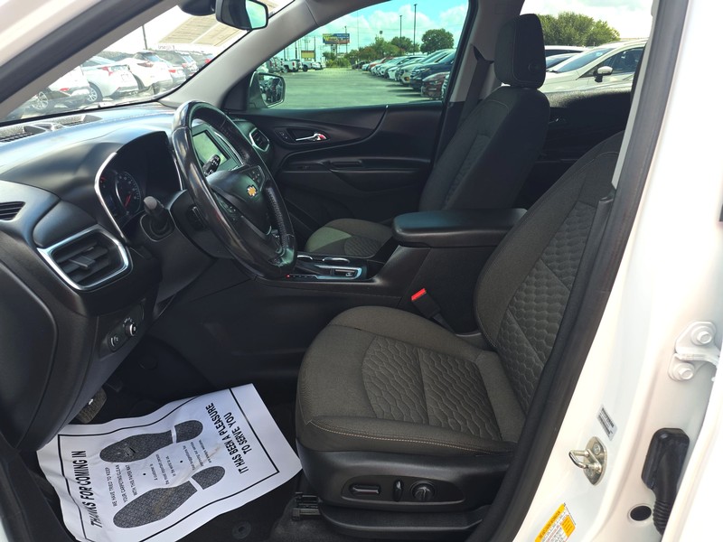 Chevrolet Equinox Vehicle Full-screen Gallery Image 09