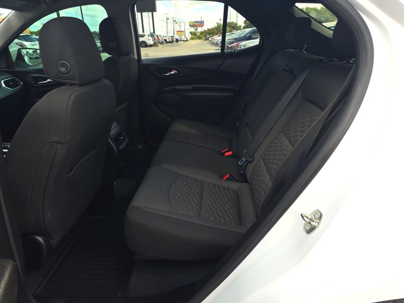 Chevrolet Equinox Vehicle Full-screen Gallery Image 10