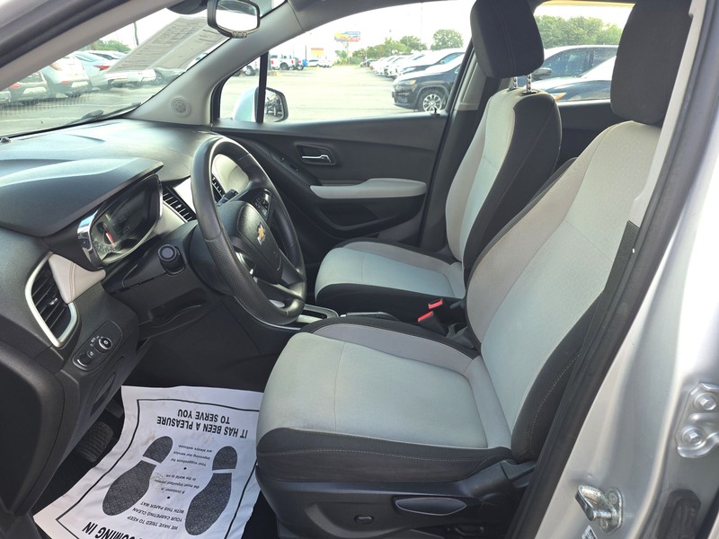 Chevrolet Trax Vehicle Full-screen Gallery Image 09