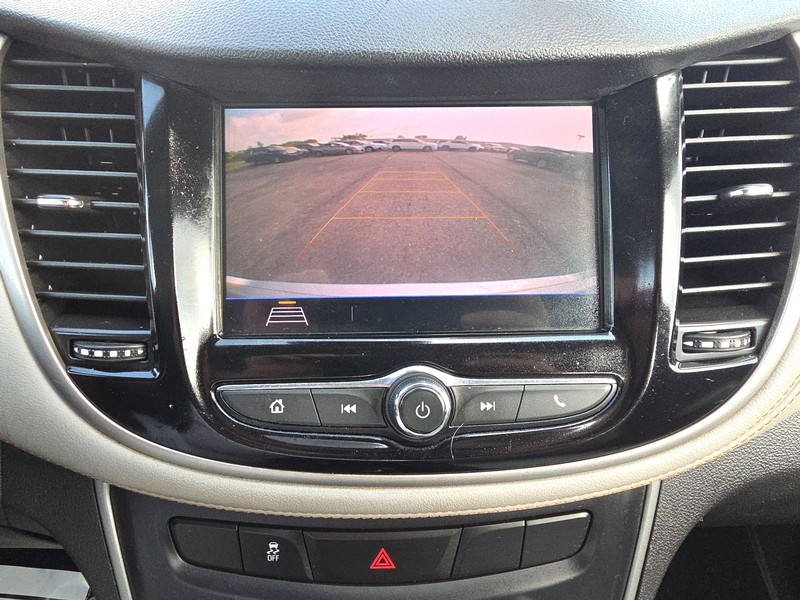 Chevrolet Trax Vehicle Full-screen Gallery Image 17