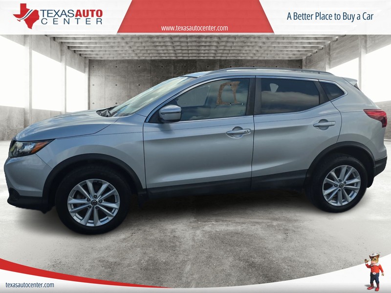 Nissan Rogue Sport Vehicle Full-screen Gallery Image 05