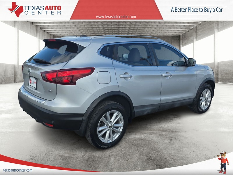 Nissan Rogue Sport Vehicle Full-screen Gallery Image 07