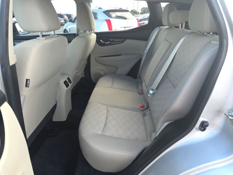 Nissan Rogue Sport Vehicle Full-screen Gallery Image 10