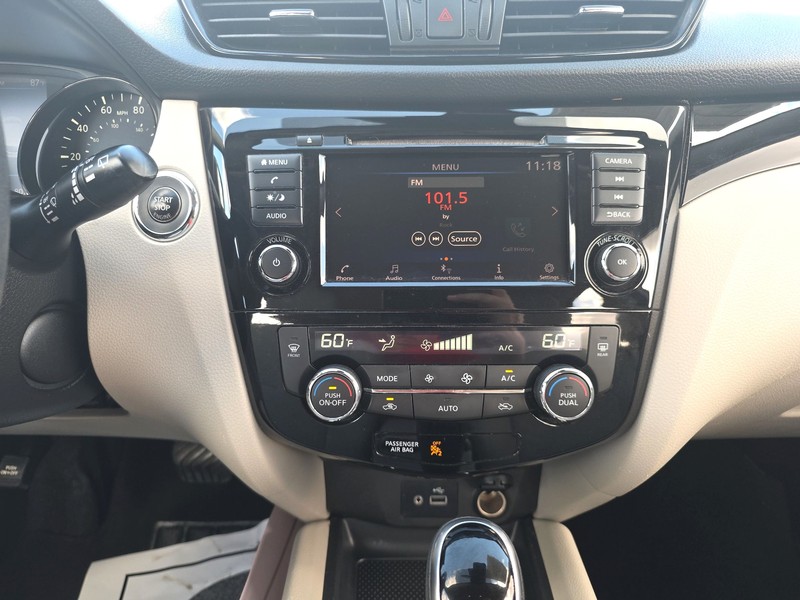 Nissan Rogue Sport Vehicle Full-screen Gallery Image 12