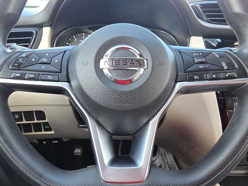 Nissan Rogue Sport Vehicle Full-screen Gallery Image 14