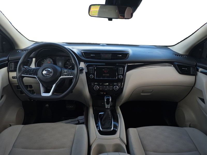 Nissan Rogue Sport Vehicle Full-screen Gallery Image 16