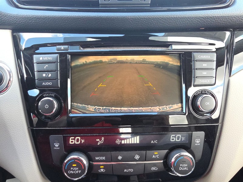 Nissan Rogue Sport Vehicle Full-screen Gallery Image 17