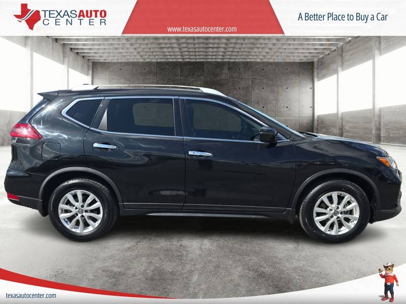 Nissan Rogue Vehicle Full-screen Gallery Image 04