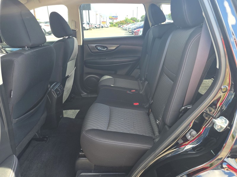 Nissan Rogue Vehicle Full-screen Gallery Image 10