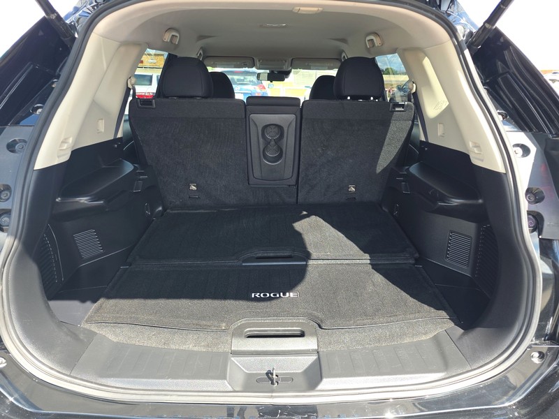 Nissan Rogue Vehicle Full-screen Gallery Image 11