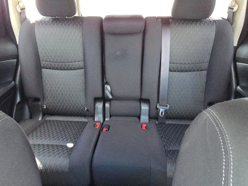 Nissan Rogue Vehicle Full-screen Gallery Image 13
