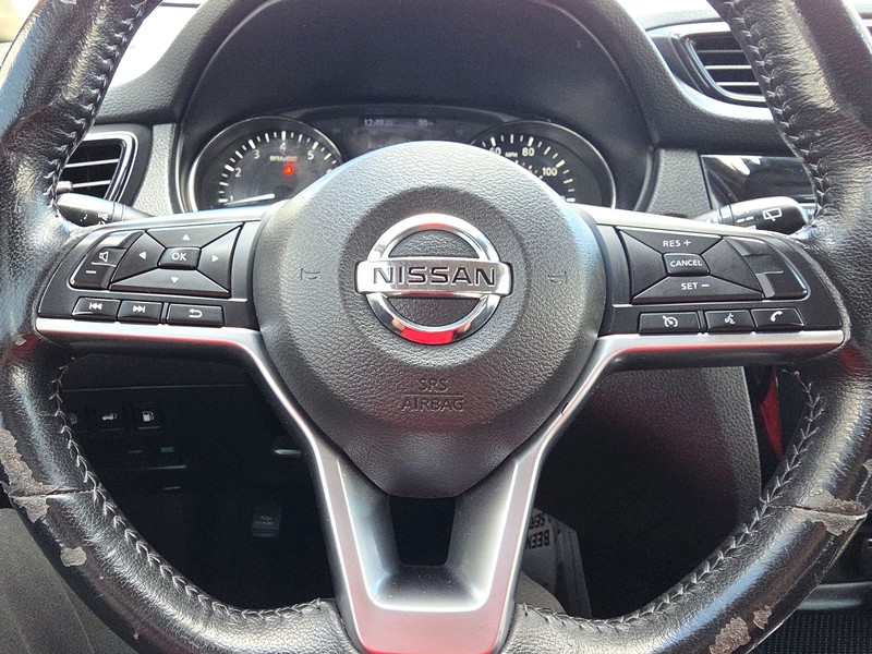 Nissan Rogue Vehicle Full-screen Gallery Image 14