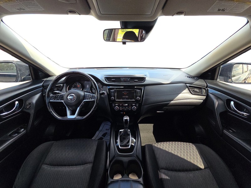 Nissan Rogue Vehicle Full-screen Gallery Image 15