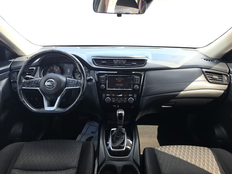 Nissan Rogue Vehicle Full-screen Gallery Image 16
