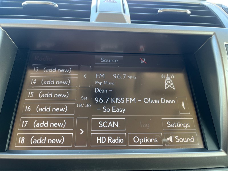Lexus GX 460 Vehicle Full-screen Gallery Image 11