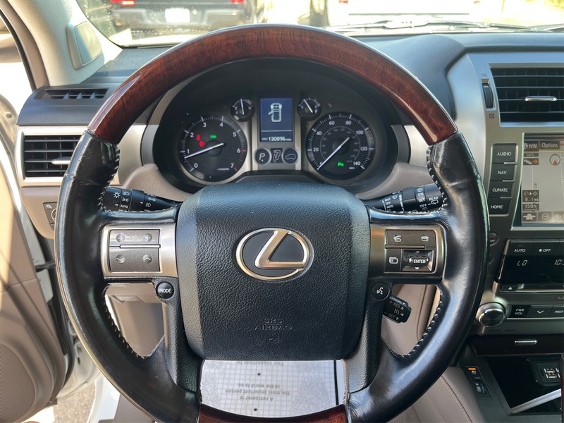 Lexus GX 460 Vehicle Full-screen Gallery Image 13