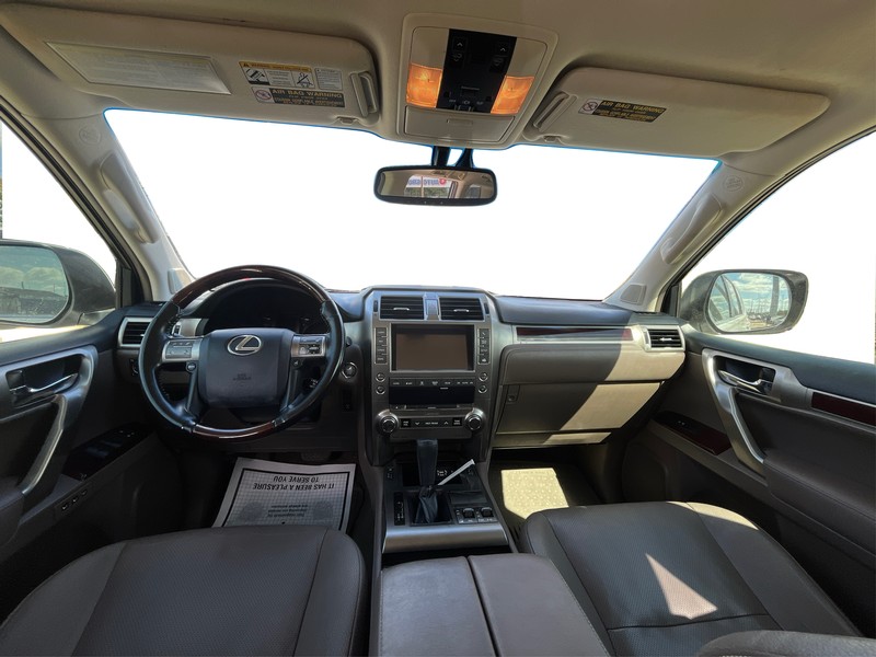Lexus GX 460 Vehicle Full-screen Gallery Image 15