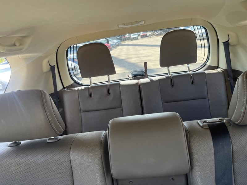 Lexus GX 460 Vehicle Full-screen Gallery Image 17