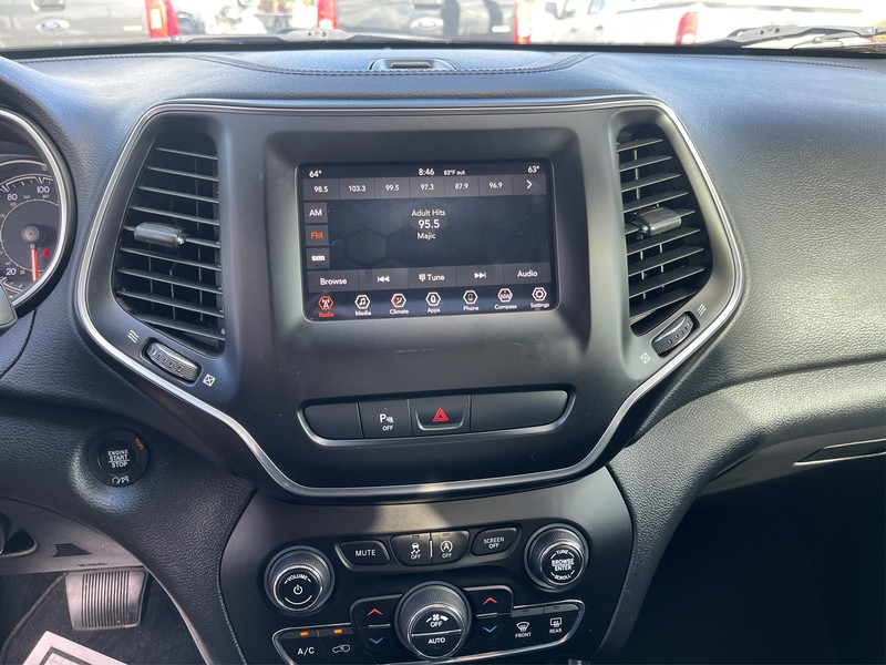 Jeep Cherokee Vehicle Full-screen Gallery Image 11