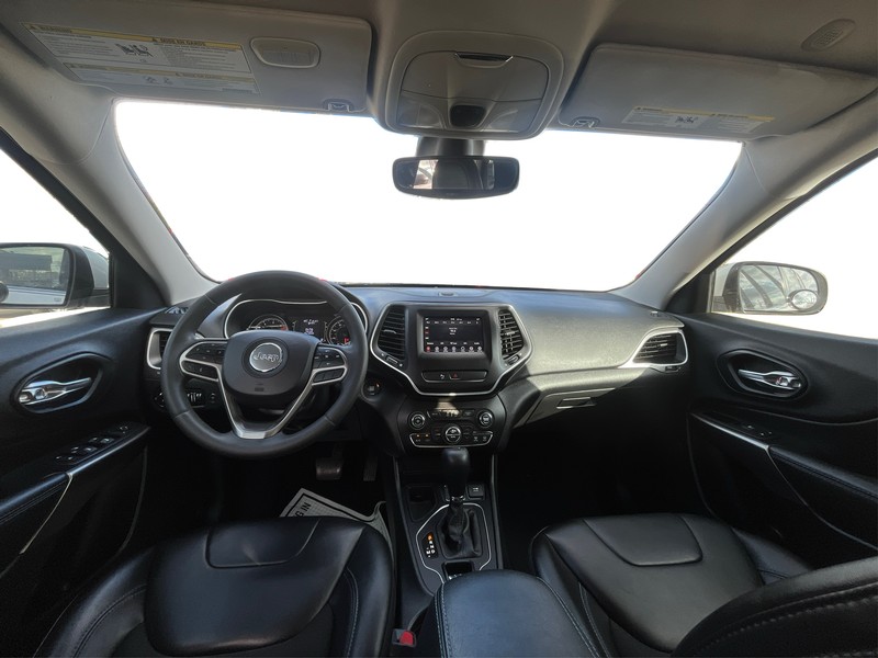 Jeep Cherokee Vehicle Full-screen Gallery Image 15