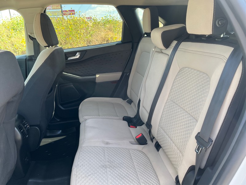 Ford Escape Vehicle Full-screen Gallery Image 10